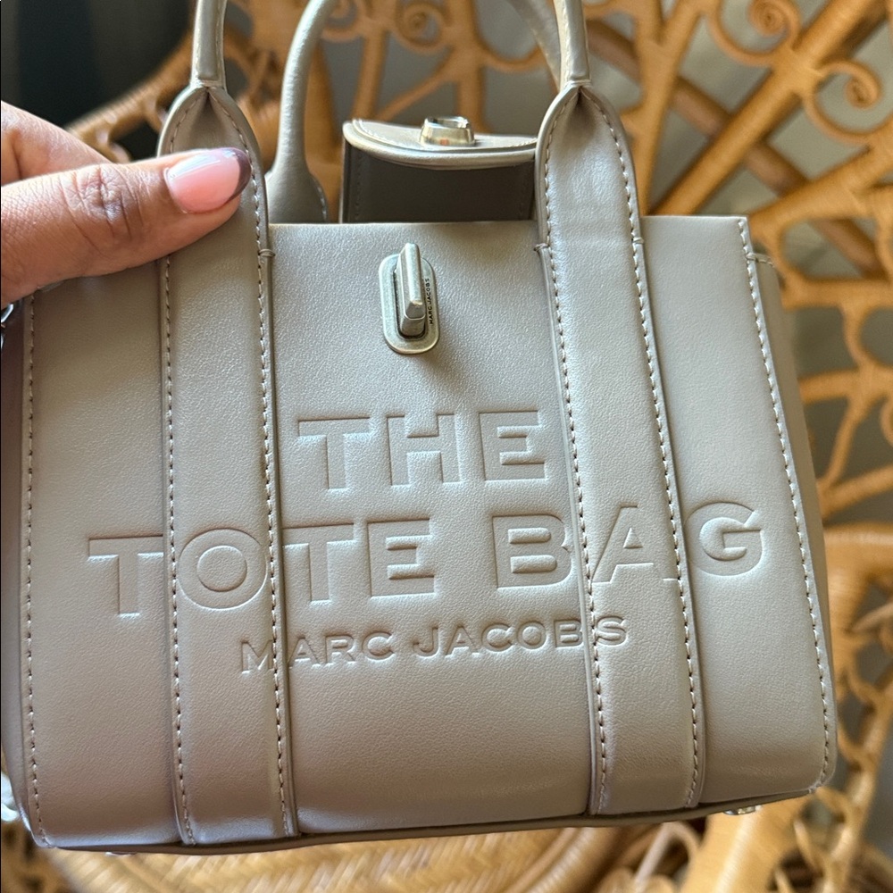 Small Leather Marc Jacobs The Tote - Picture 8 of 8